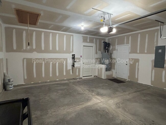 Building Photo - 403 St Clair Dr