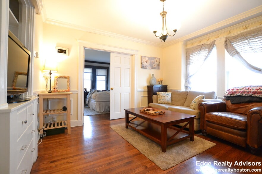 Building Photo - 70 S Hobart St