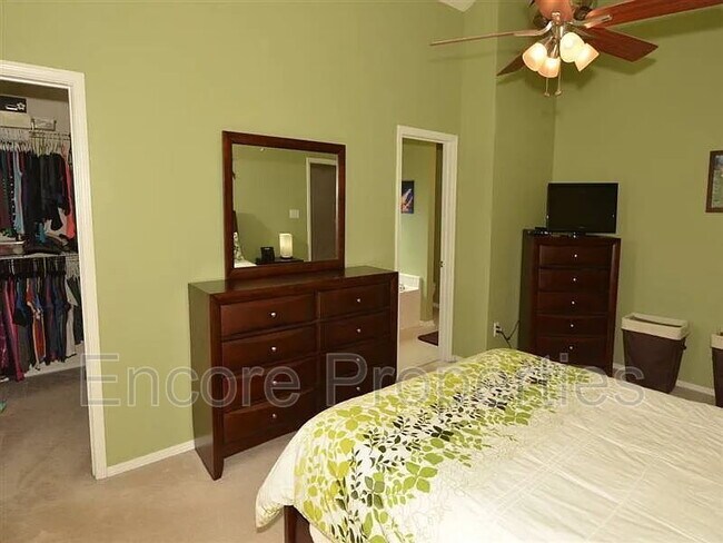 Building Photo - 6225 Saybrooke Dr