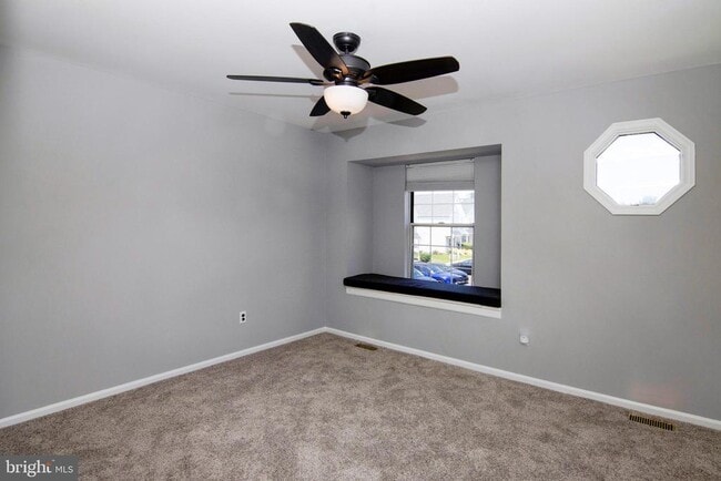 Building Photo - 1010 Hillsboro Ct