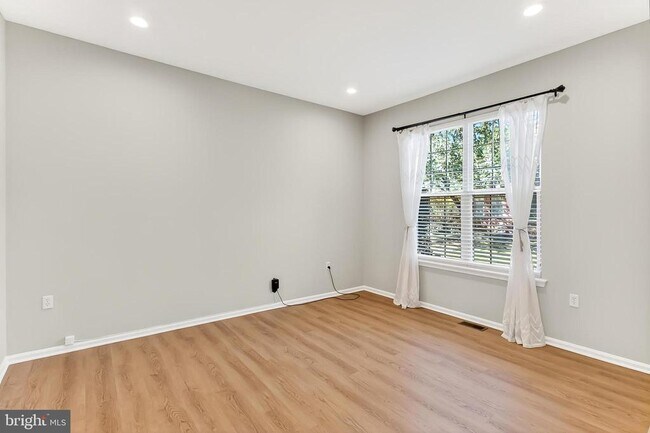 Building Photo - 2410 Dakota Lakes Dr