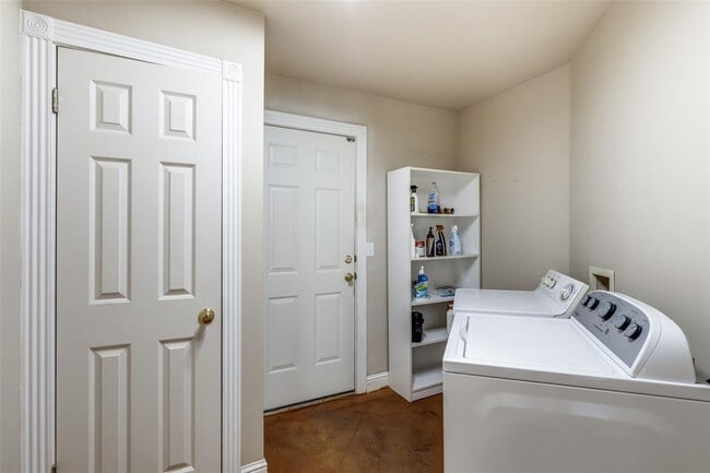 Building Photo - 5718 McCarty Ln