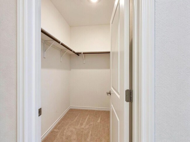 Building Photo - 366 Papaya Dr