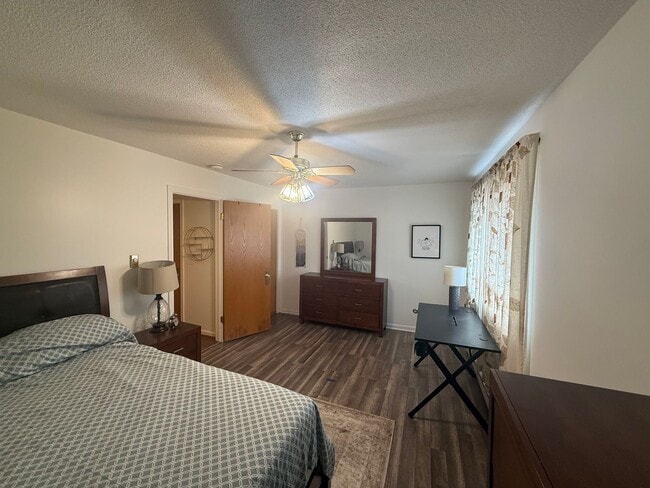 Building Photo - Furnished 1 Bedroom Condo in Heart of Pitt...