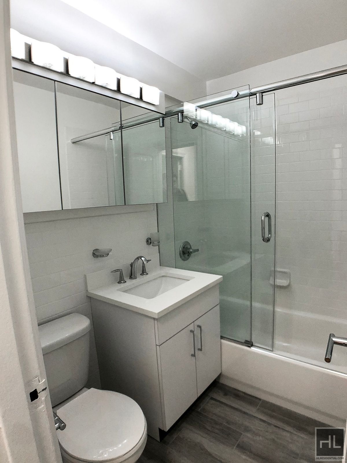 Building Photo - 5 AVENUE