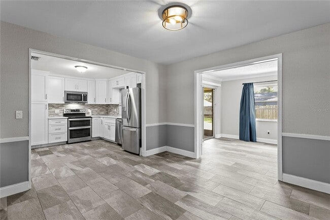 Building Photo - 6928 Greenhill Pl