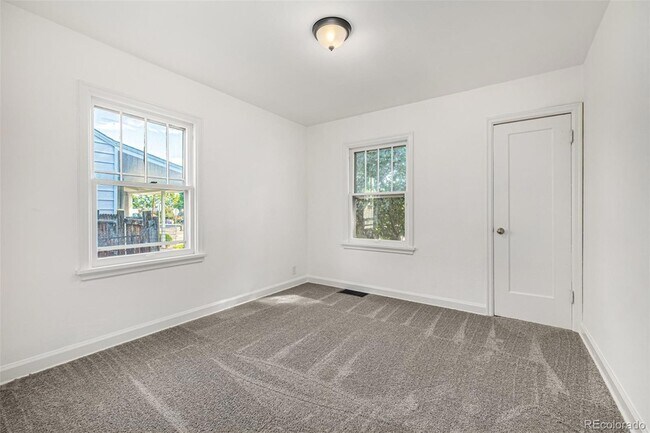 Building Photo - 1409 S Clermont St