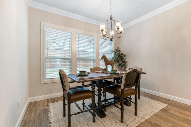 Building Photo - 1300 Highland Park Cir