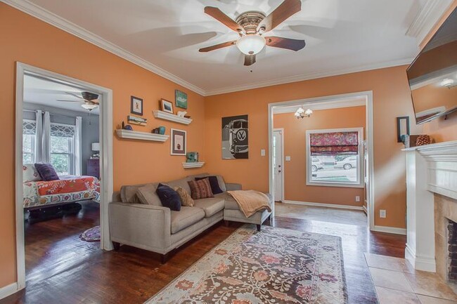 Building Photo - Cute home in Easy Nash w/fenced in yard