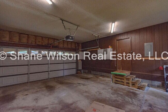 Building Photo - "Charming 4-Bedroom Home in Chattanooga wi...
