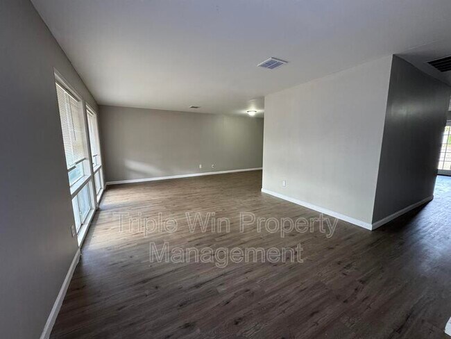 Building Photo - 3165 St Catherine St