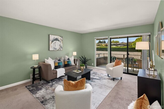 Building Photo - Top-Floor Downtown Bellevue Condo with Sunset Views