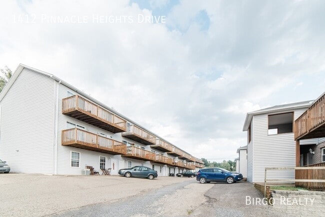 Building Photo - Move in Special! First Month's Rent is Fre...