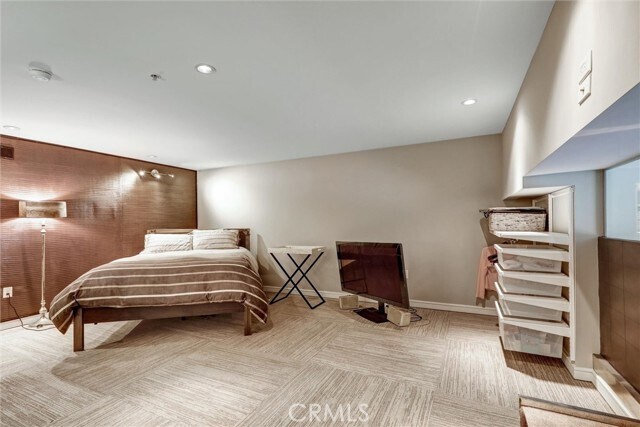 Building Photo - 350 W Ash St