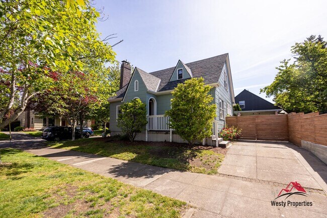 Building Photo - 3637 NE Alameda St