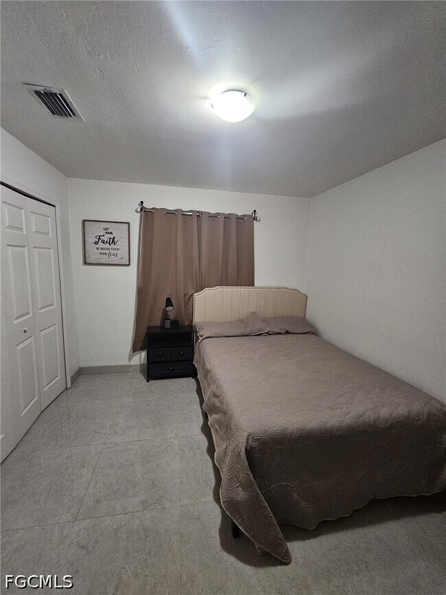 Building Photo - 918 NE 13th St