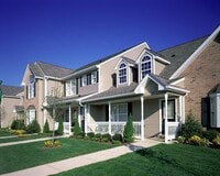 Building Photo - 198 Village Green Dr