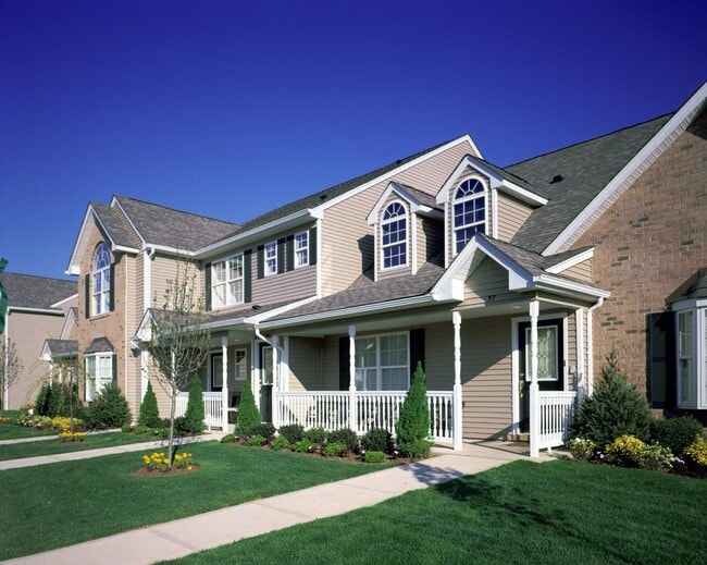 Building Photo - 270 Village Green Dr
