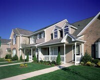 Building Photo - 198 Village Green Dr