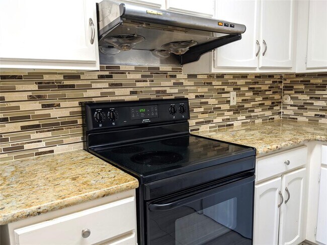 Building Photo - 361 N Post Oak Ln