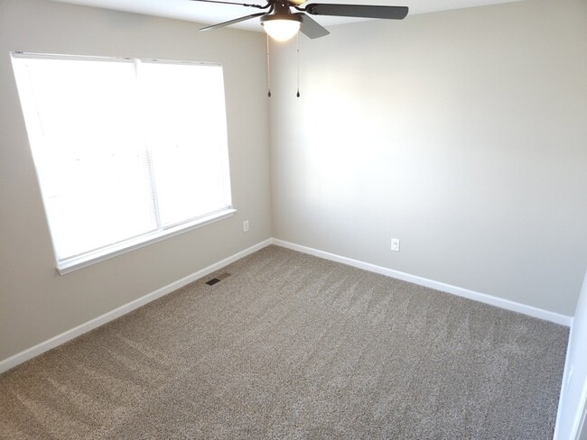 Building Photo - 705 Crestland Ave