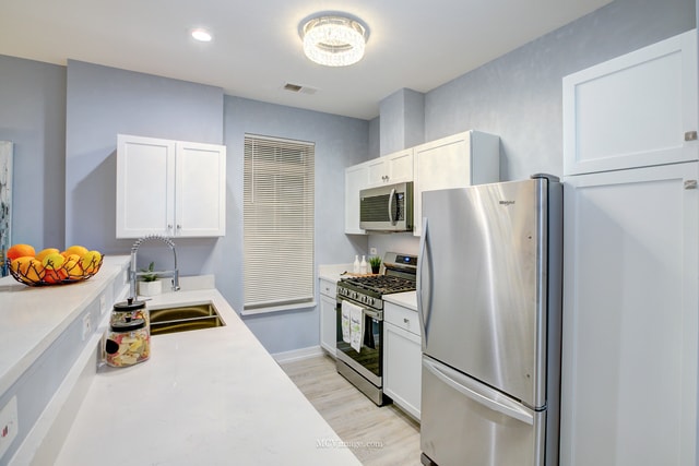 Building Photo - 3815 S Langley Ave