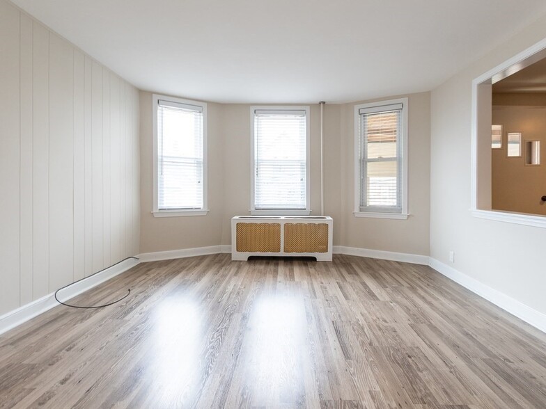 Bedroom1 - 15 Russell Rd