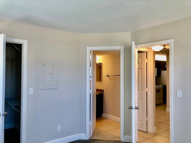 Building Photo - 150 Santa Clara Dr