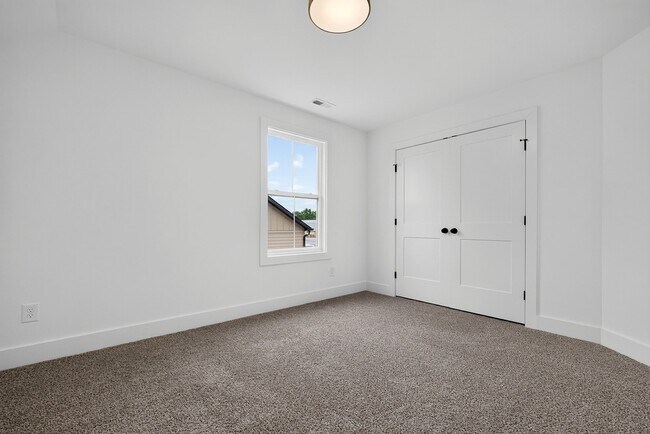 Building Photo - 165 Cripps Ln