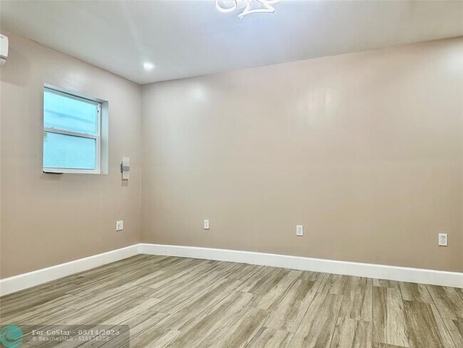 Building Photo - 1650 SW 117th Ave