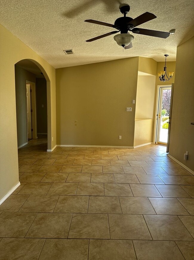 Building Photo - Northern Meadows Cutie!