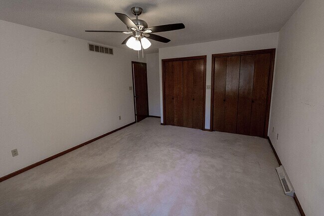 Building Photo - 401 Cedar Ln