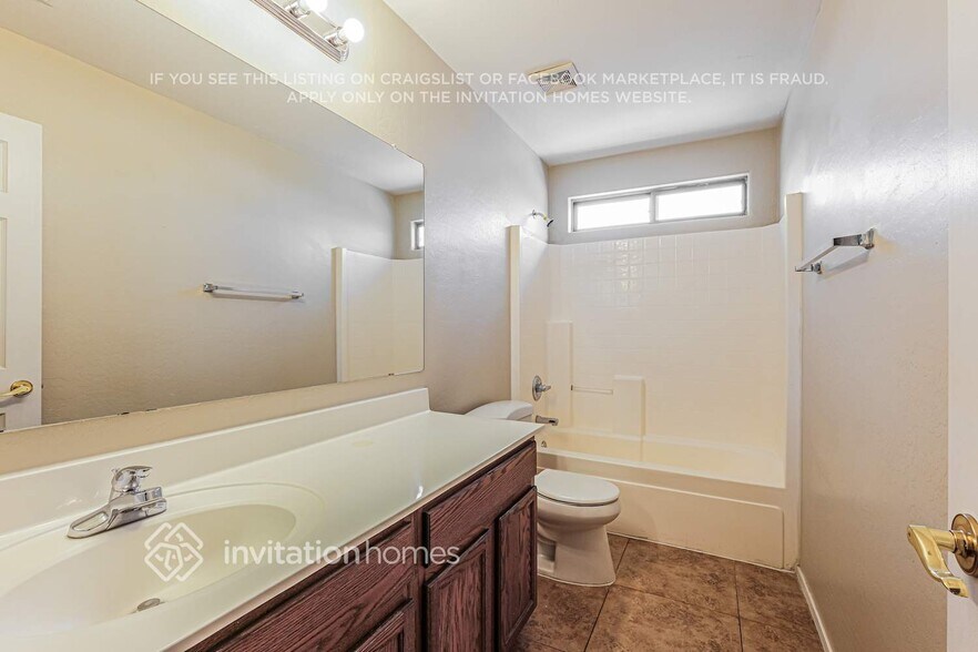 Building Photo - 6417 S 23rd Dr