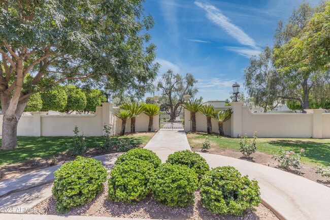 Building Photo - 6932 E Montecito Ave