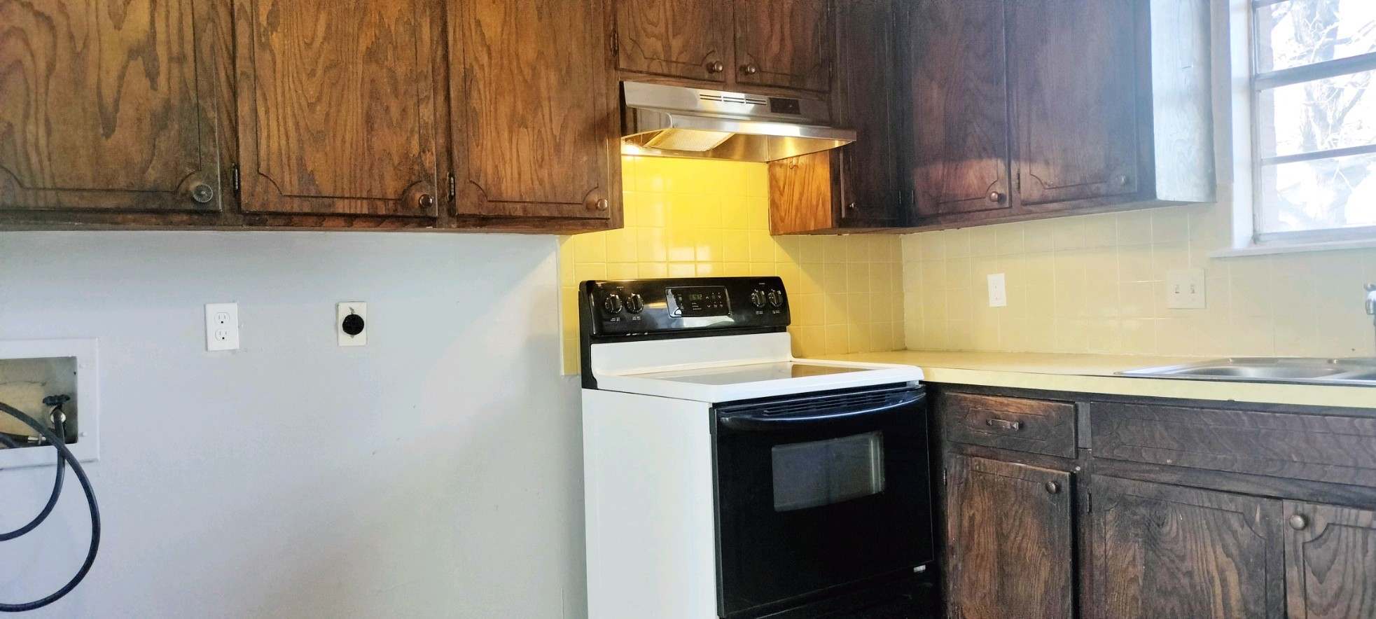 W/D Hookup - 506 Buena Vista Ave