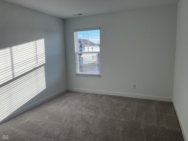 Building Photo - 5580 Cherry Hl Dr