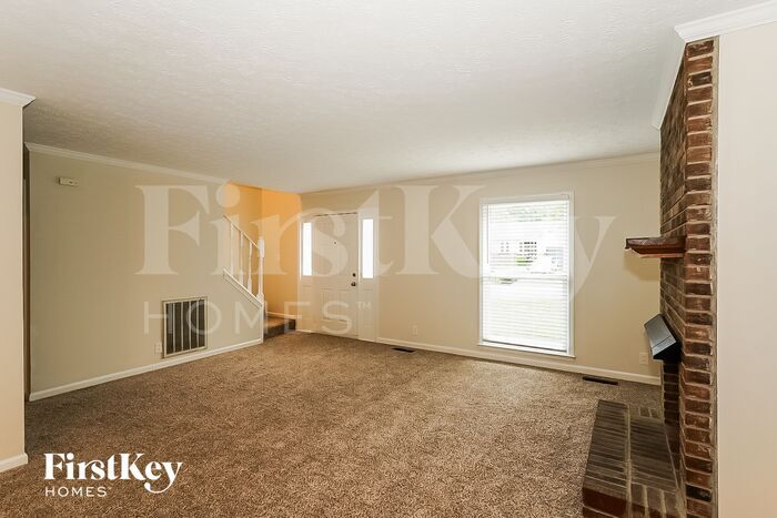 Building Photo - 105 Sugar Maple S