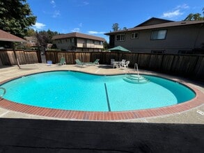 Building Photo - 820 Villa Ln