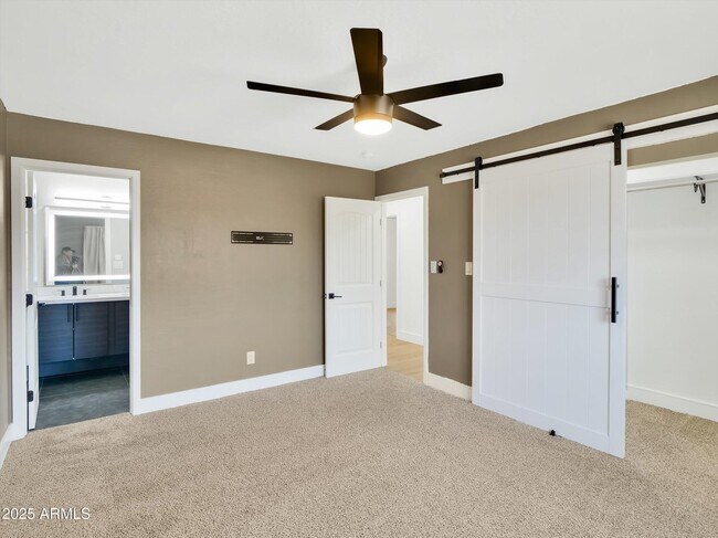 Building Photo - 3118 S Evergreen Rd