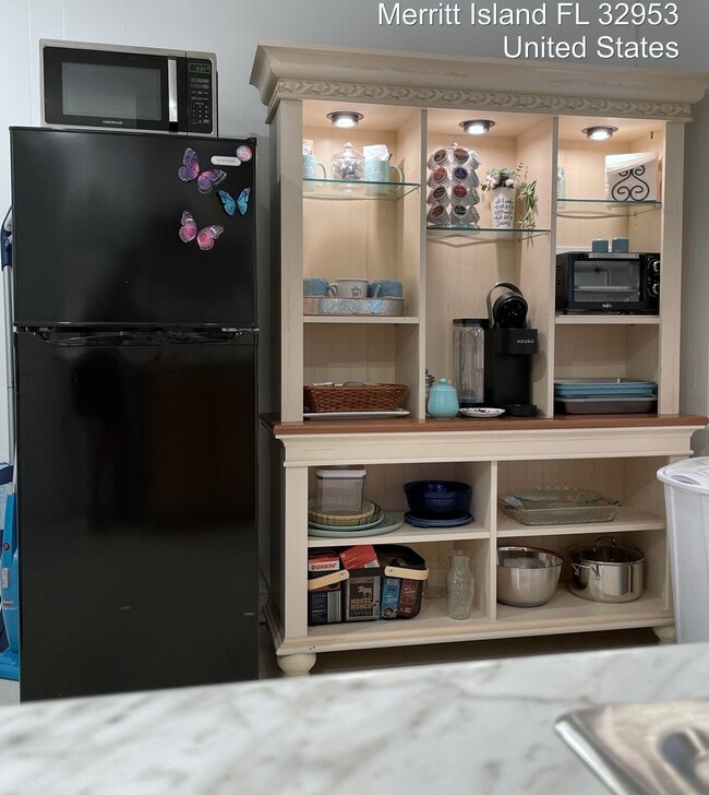 Building Photo - 625 Paula Ave