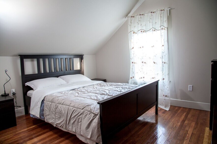 Building Photo - 14 Union St