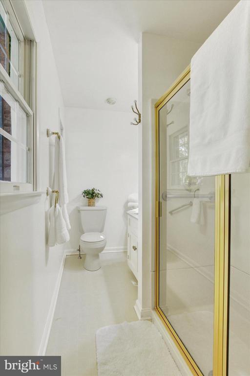 Building Photo - 974 Fairview Ave