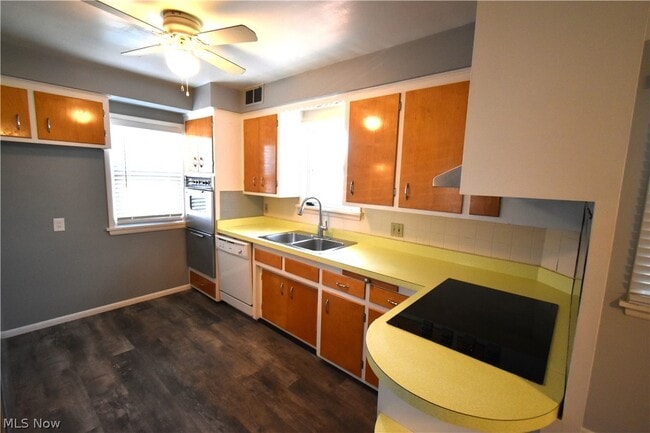 Building Photo - 2761 Forestview Ave