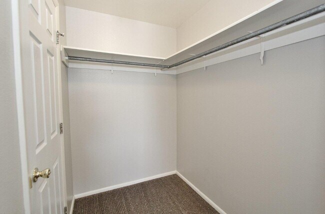 Building Photo - 551 N Moffatt Ave
