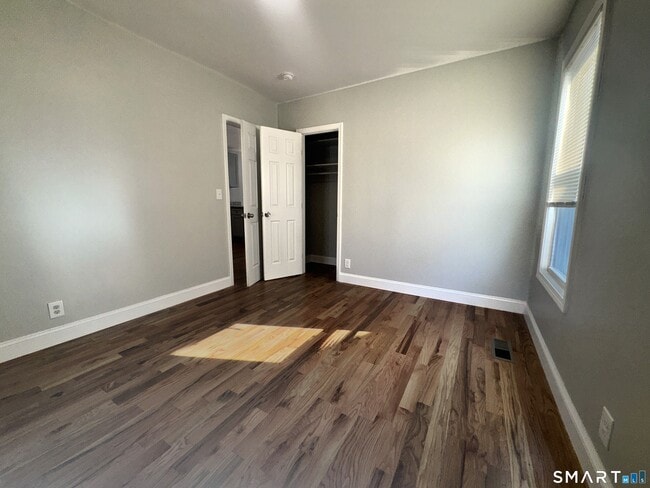 Building Photo - 105 Churchill St