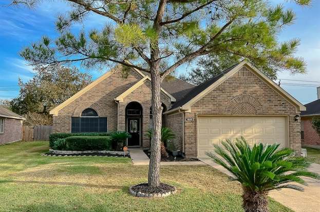 Building Photo - 1809 Village Ct Ln
