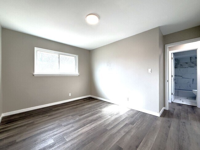 Building Photo - 11049 W Hampton Ave