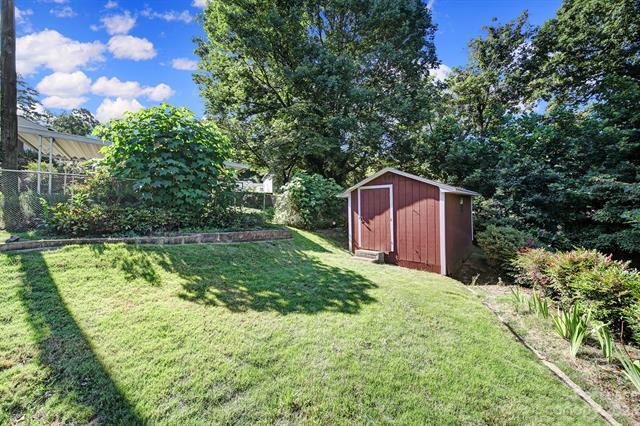 Building Photo - 305 E Catawba Dr
