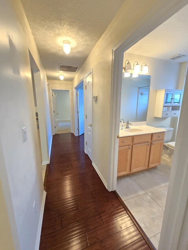 Building Photo - 637 Grand Parke Dr