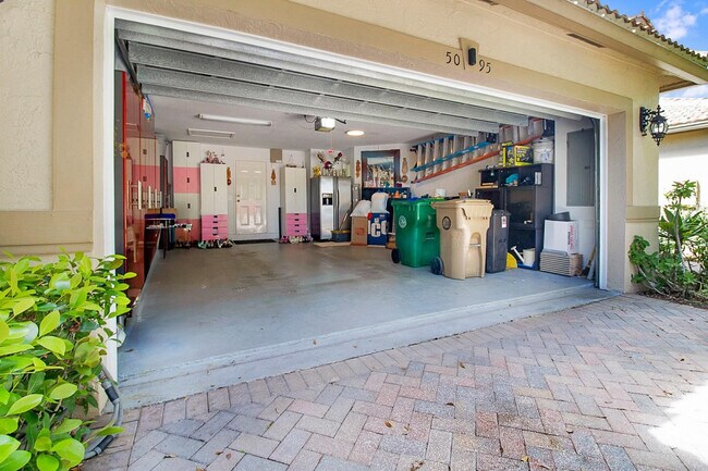 Building Photo - 5095 Madison Lakes Cir N